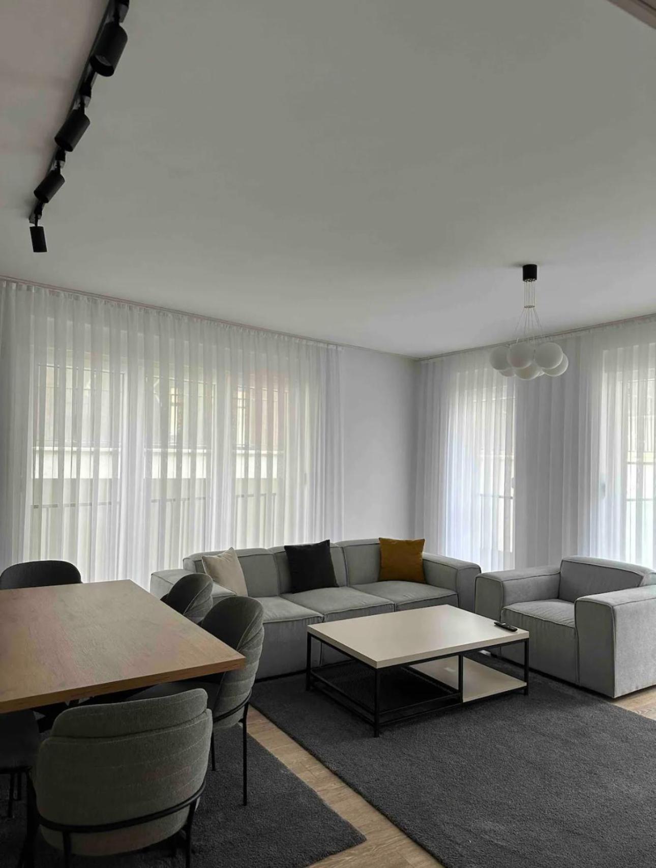 Airstay Pristina Habitación foto