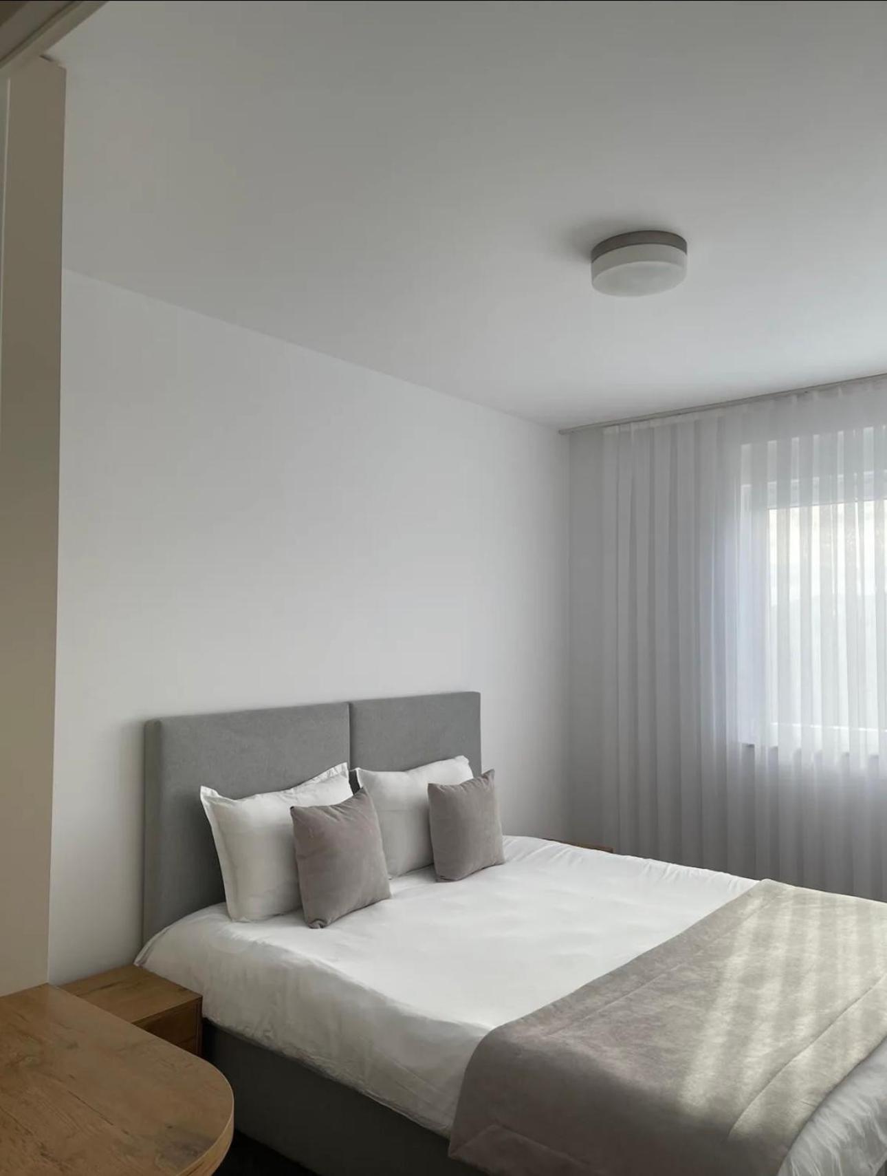 Airstay Pristina Habitación foto