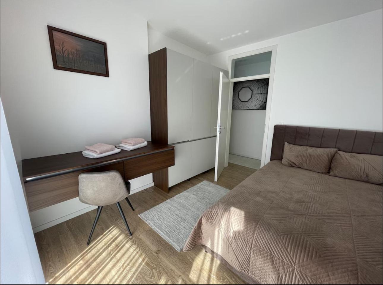 Airstay Pristina Habitación foto